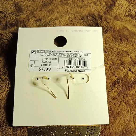 Elegant Gold Earrings - Picture 2 of 2